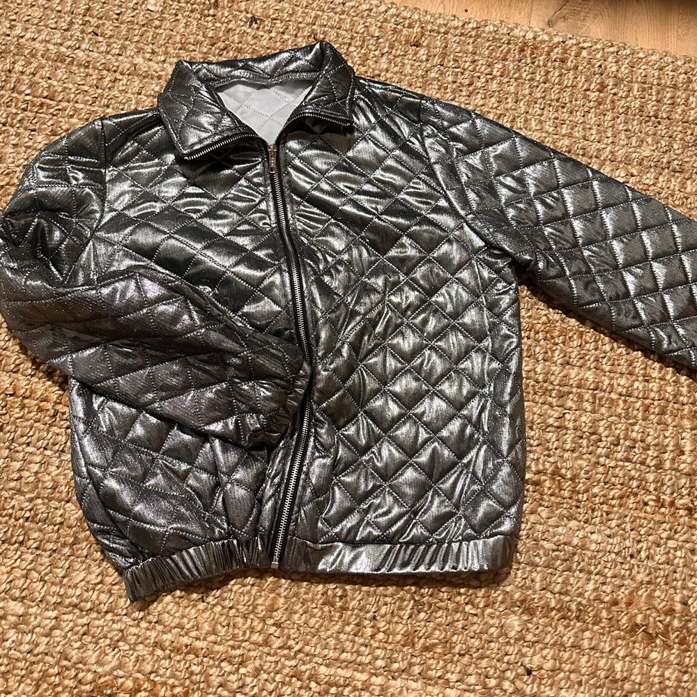 Silver metallic quilted jacket. size small.
